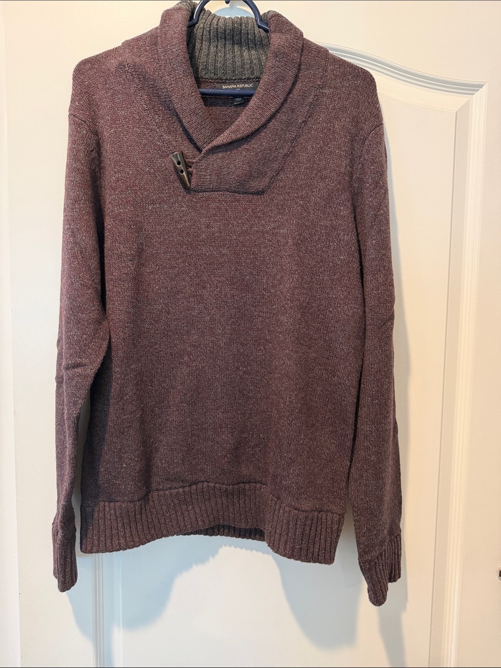 Banana Republic Men's Turtleneck Sweater in Maroon Knit